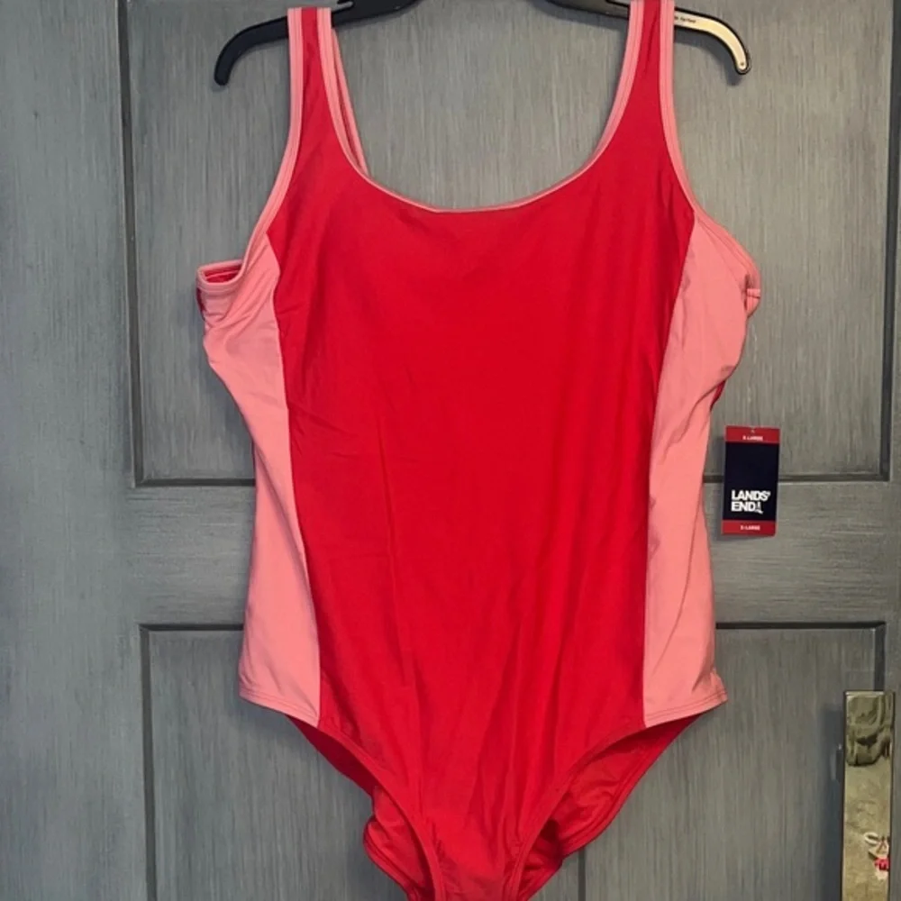 Lands' End XL Women's One Piece Swimsuit in Red and Pink #beach #swim #pool